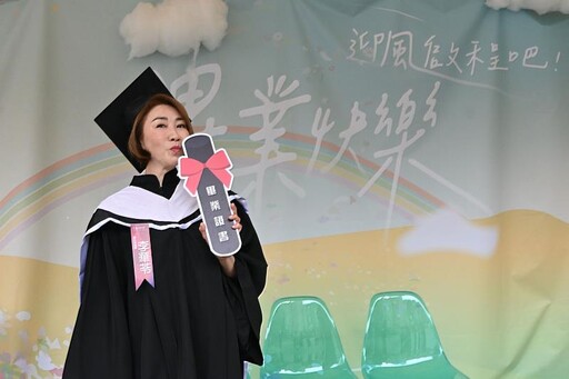 歌壇天后李翊君完成學術夢 世新傳管碩專見證毅力與成長