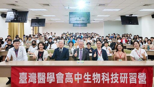 中山醫大生物科技研習營 帶高中生走入臨床、人文與解剖現場