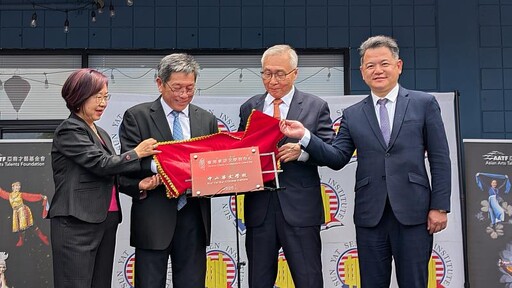 張良民訪洛杉磯見證中山華文學校TCML揭牌 交流僑教發展