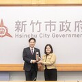 竹市府表揚114年模範公務人員 五位優秀同仁獲肯定 邱臣遠代理市長期勉同仁繼續發揮為民服務熱忱