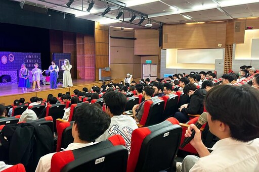 看戲劇學英語《坎特維爾幽靈》 中信高中學生在笑聲中學習語言與文化