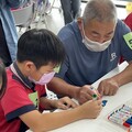 嘉縣長照向下扎根計畫邁入第4年，大崙國小學童走入日照中心與長輩共學