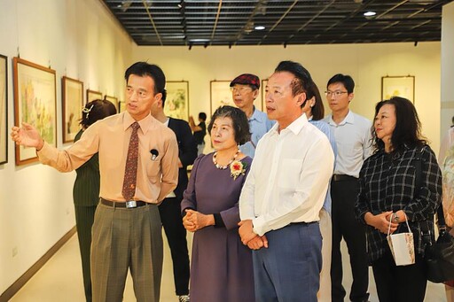 林婉芬「舞釉弄彩書畫情」個展開幕,彩墨瓷繪交織藝術風華