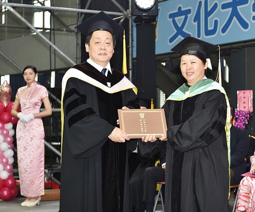 奧運國手陳麗如與大專體總秘書長余清芳文化大學博士畢業 體育與研究並進