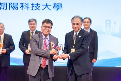 朝陽科大獲頒產學合作績優單位 理工學院表現亮眼