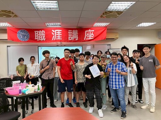 聖約翰科大學生動手學化妝 職場彩妝打造專業形象