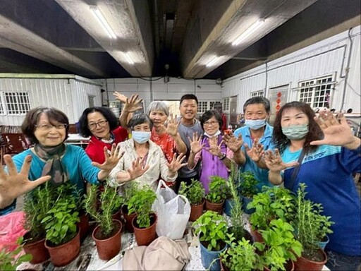 一堂課看見更好的自己!竹市府推社區據點多元課程 讓志工服務的光與熱照亮更多角落