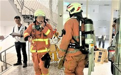 從初期應變到全面動員！竹市消防局攜手友達光電辦火災搶救演練 邱臣遠代理市長：守護園區及市民財產安全