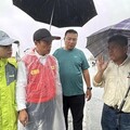 翁章梁視察台1線嘉義水上段道路下陷情況