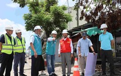 翁章梁關心台1線水上段道路下陷修復工程