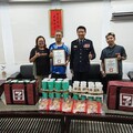 楊柳颱風後在地商家自發致贈慰勞品、感謝警察守護家園