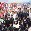 「模擬酒醉眼鏡」體驗式教材強化防酒駕意識！黃敏惠市長與「小萌警」共同宣導安全駕駛