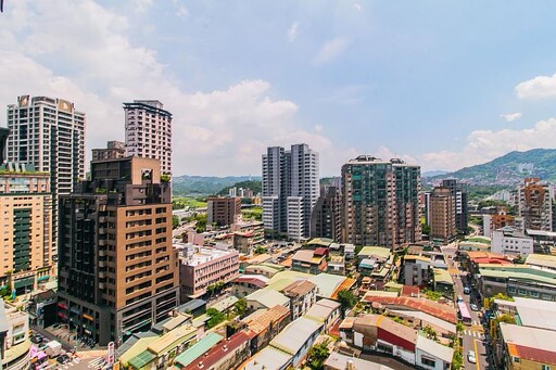 2025Q2房價跌幅擴大!雙北公寓指數持續下修!季跌幅超過3%