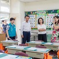 翁章梁關心和睦國小風災後修復情形
