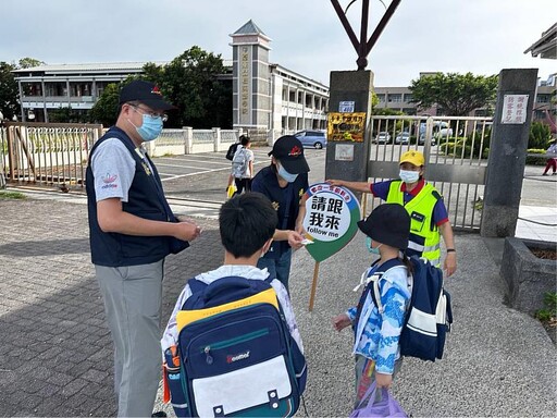 開學囉!臺東警方波麗士全面啟動「護童專案」吼哩揪安 與校方攜手守護學童安全並推廣「交通安全月」