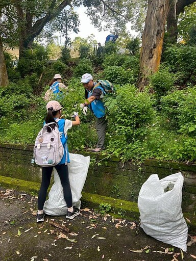 防治小花蔓澤蘭危害 林業及自然保育署臺中分署與矽品精密攜手除蔓