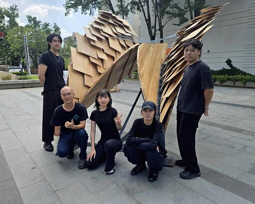 淡江建築系學生團隊 X 機器手臂 800公斤鉅作獲木築城事競賽銀獎