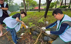信義房屋台南80員工走入鹿耳社區 助災後清理