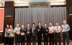 竹市醫師節慶祝大會表揚資深醫師 邱臣遠代理市長感謝守護市民