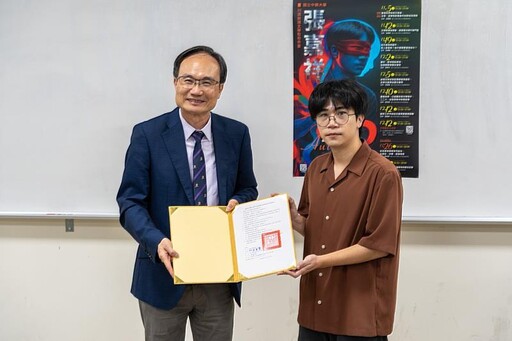 張嘉祥擔任興大2025秋季「川流台灣文學駐校作家」