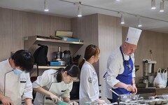 開南大學餐旅教育再升級 米其林主廚帶來義式經典課