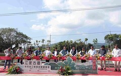 臺南鹿陶洋聚落客家半月池完工 後生共下跳入宋江陣迎新風景