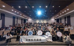 哈佛大學教授Peter Galison受邀到成大談黑洞研究