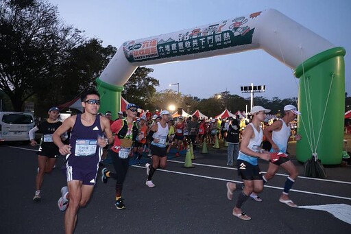六堆秋收豐景迎跑者 2025 六堆秋收路跑熱鬧開跑