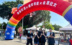 崑大公廣系畢製線下活動推廣圖書與文創商品 促進親子共讀體驗