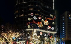 台新新光金控12/5聖誕點燈 營造仁愛圓環溫馨浪漫雪景