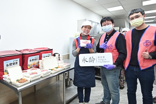 郭台銘再加碼一億善款 永齡基金會郭曉玲下廚送營養餐