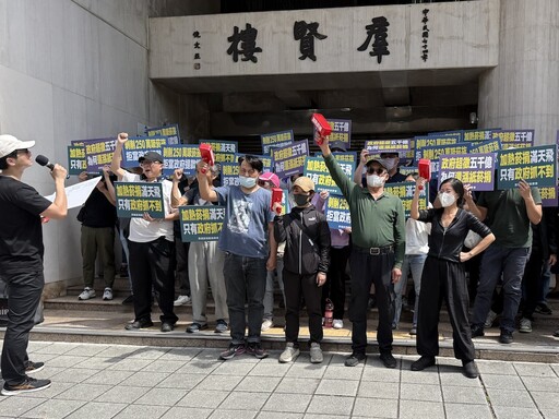 吸菸族上街頭拒當提款機 直指政府超徵稅還要漲菸捐