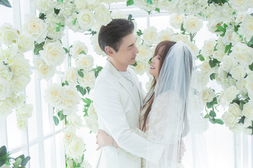 包偉銘、劉依純慶祝結婚10週年 攜愛犬重拍婚紗、開啟歐洲浪漫之旅