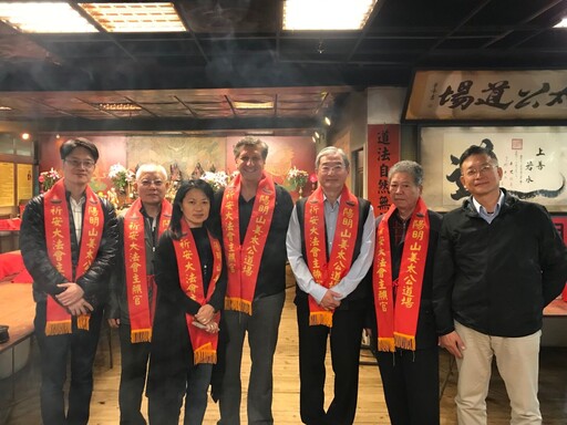 最豪台灣女婿方雋哲蒞陽明山姜太公廟 親點七星燈祈福