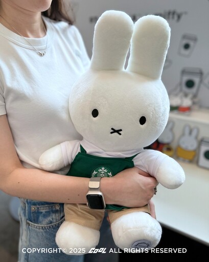 星巴克 x 米飛兔聯名萌翻天!miffy綠圍裙玩偶、手機掛繩、吸管杯...10款實用小物要全包!