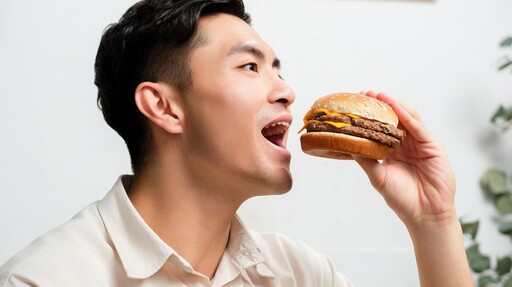 麥當勞全新「OREO花生冰炫風」要吃!搭配微辣肯瓊醬神級「辣味雙層牛肉堡」就是涮嘴!