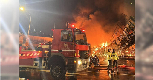 快訊／新北板橋工廠凌晨大火…民眾驚：有聽到爆炸聲 悶燒到天亮