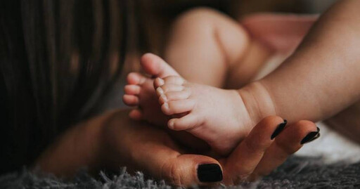 嬰兒猝死主因出爐！國健署公布「安全睡眠守則」 爸媽5大行為超NG