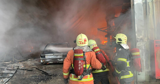 泰山家具工廠大火…16000平方公尺狂燒2hr「波及28間廠房」 員工逃生不及燙傷