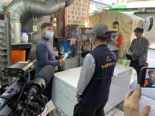 知名甜甜圈店被直擊打烊後老鼠麵糰吃到飽 食安處稽查發現6大缺失要求改善