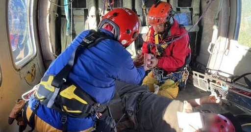 轆轆溫泉驚傳意外！男不慎摔落15米深邊坡 直升機吊掛神救援