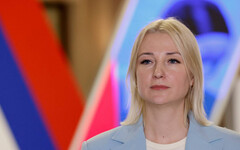 政見呼籲終結俄烏戰爭 俄羅斯女記者參選總統遭拒