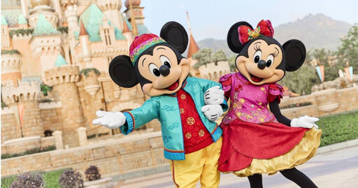 香港迪士尼春節飄年味 米奇與好友們換上應景裝扮 入園發紅包、新春周邊買不完