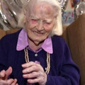 出生時一戰還在打 英國105歲奶奶沒出過國…曝長壽秘訣：每天吃一堆奶油