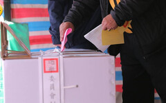 台中第2選區爆爭執 立委選票蓋格子中間…監票人員改口：算2號票