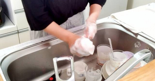 洗碗冒「1習慣性舉動」是大忌 食藥署揭恐怖後果：超傷身