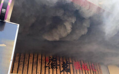 台中鐵板燒開工日驚傳氣爆 濃煙亂竄加巨響目擊民眾嚇傻：像地震