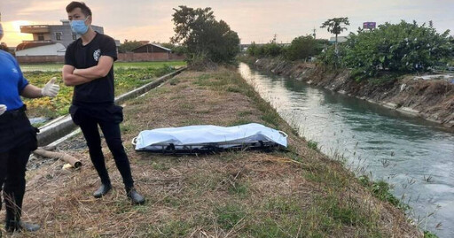 驚悚！台南新營水圳水門遭異物卡住 仔細一看竟是「女浮屍」