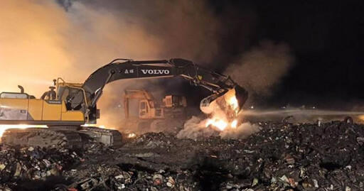 嘉義市垃圾山「起火燃燒」 濃煙沖天去年也燒