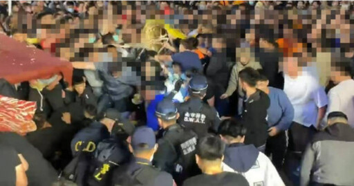 「迎春牛」搶搶搶！台南聖母廟活動抓春牛爆肢體衝突 現場一度失控